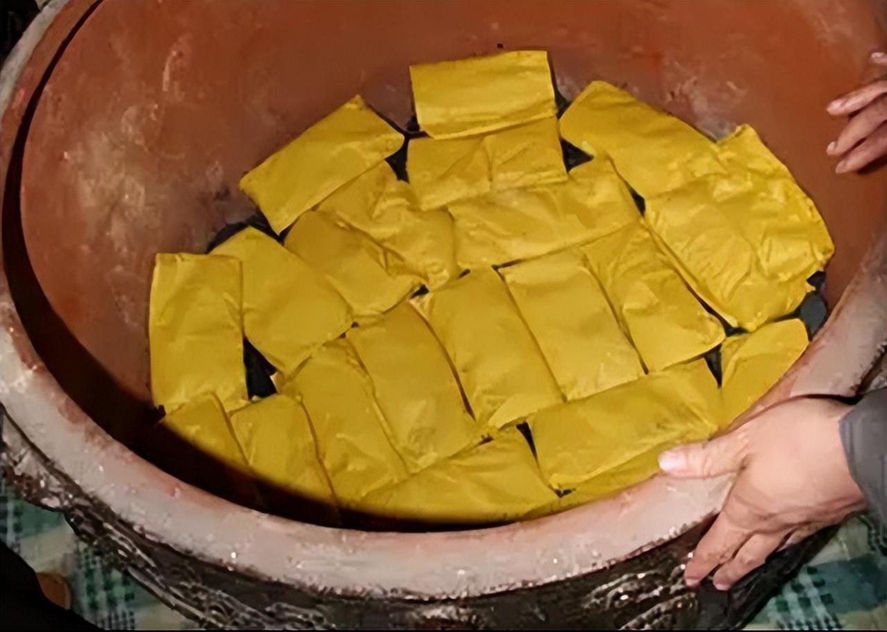 2000年江西男子将父制成木乃伊被批不孝供奉家中无人敢来