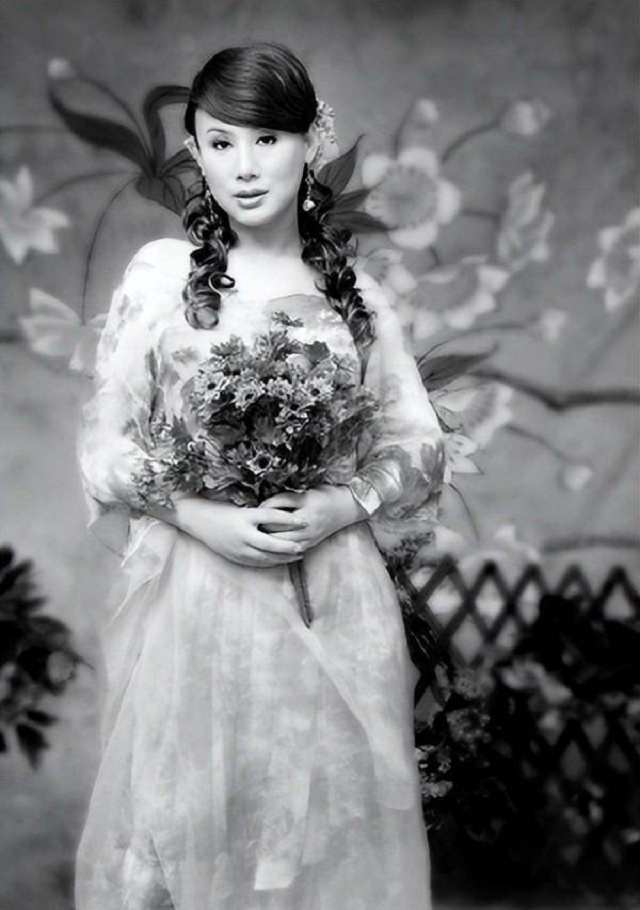 2004年安徽男子变性成女术后高调征婚求真心爱我的如意郎君