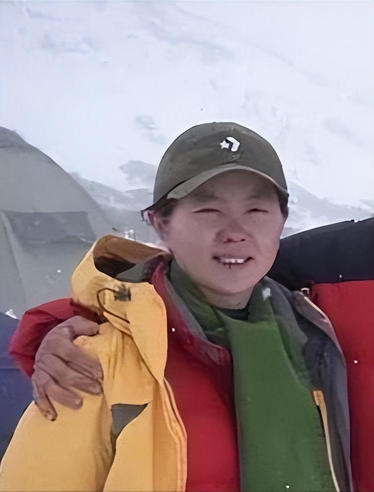 王石在与演员田朴珺结婚前,曾与王江穗有过一段婚姻.