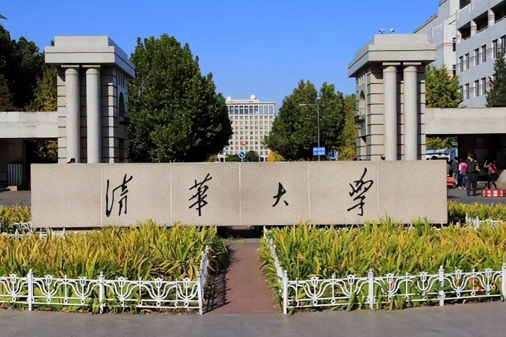 10年前,清华高才生放弃百万年薪,跟妻子卖煎饼,如今怎么样了?