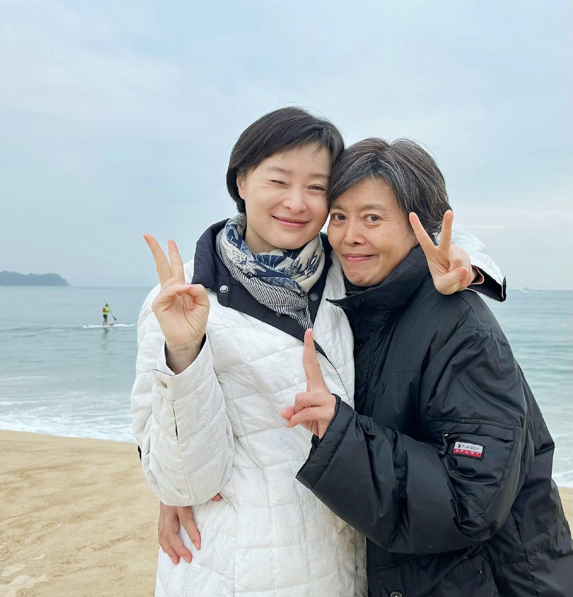 吴越脸大又显老到底算不算大美女?看看她和袁泉的合照你就有答案