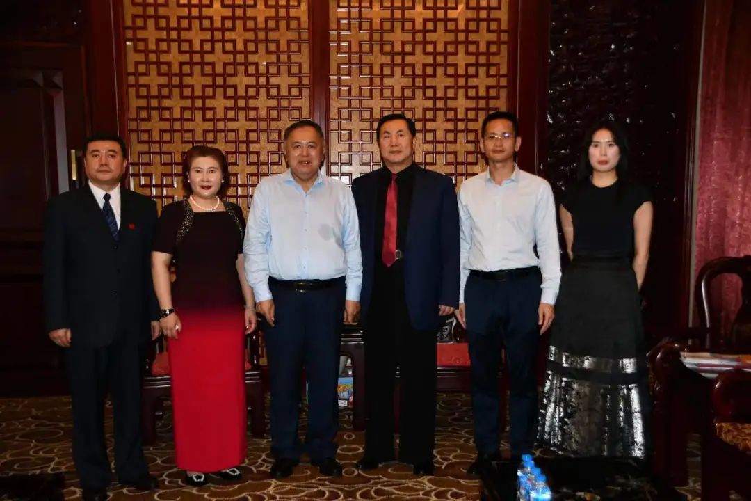 河北外国语学院校长孙建忠院士率团访问中国驻越南大使馆