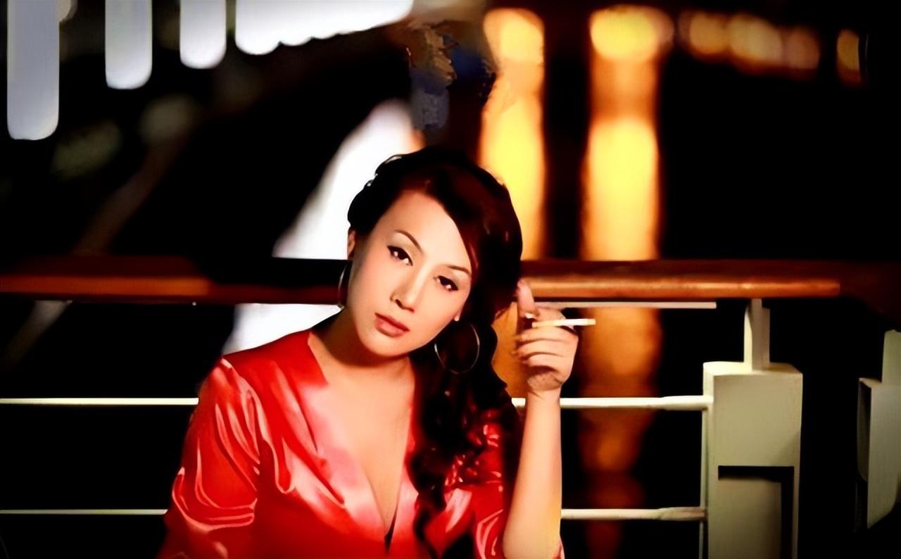 三,黄宁倩高调征婚正常生活