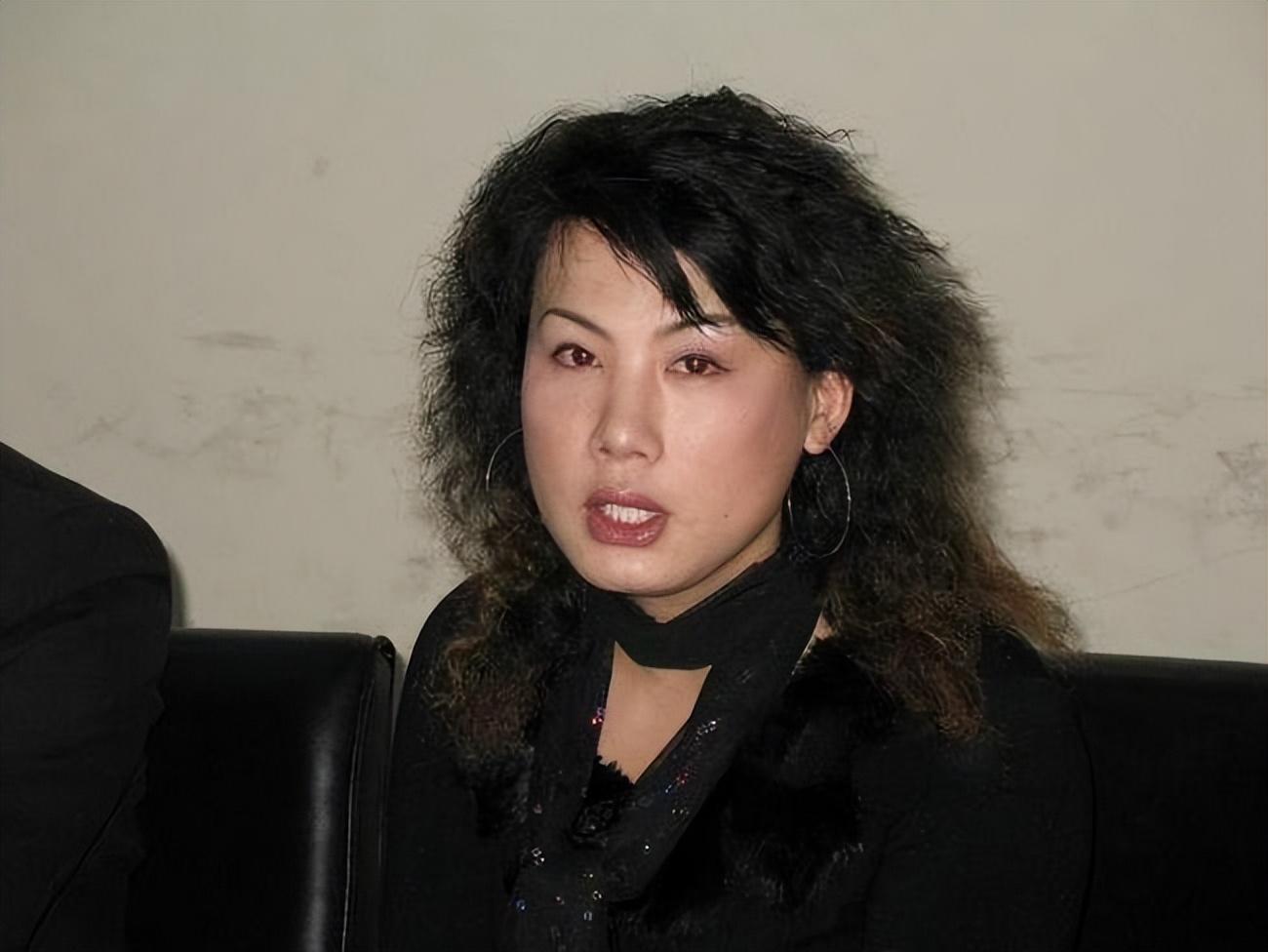 2004年安徽男子变性成女术后高调征婚求真心爱我的如意郎君