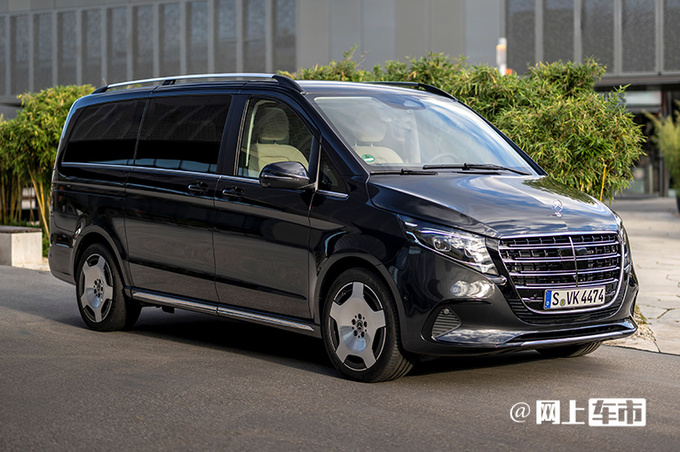 奔驰新v级街拍!迈巴赫同款外观 内饰更科技,年度最佳mpv?