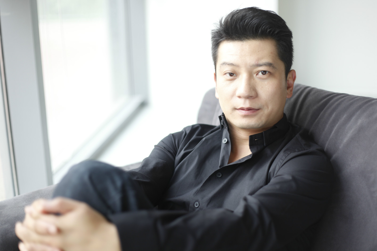 田雨与汤唯分手16年:女方嫁韩国丈夫,给父亲买房车,他现状如何