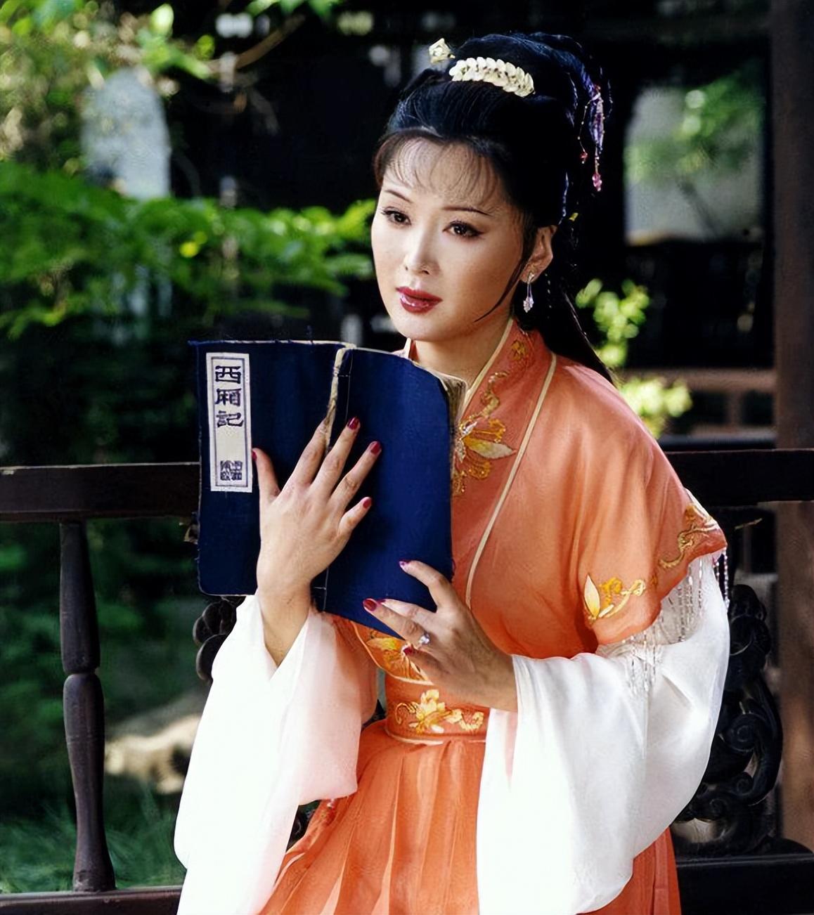 回顾黄梅戏吴亚玲24岁嫁院长老公成五朵金花中幸福的女人