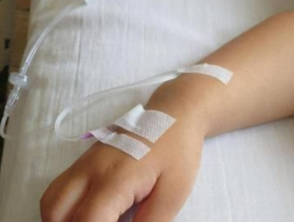 回顾13年7岁男童咳嗽住院输液中去世主治医生被逼跳楼