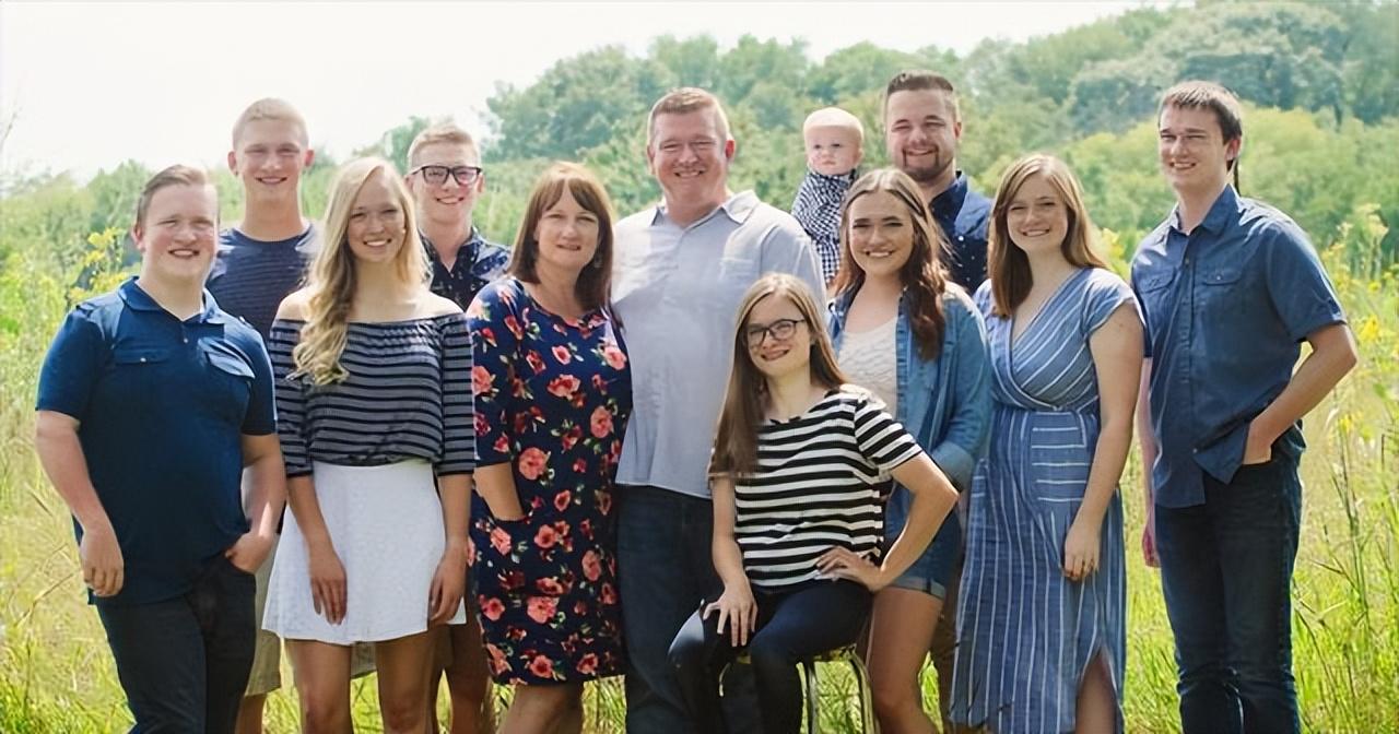 1997年美国夫妇生下7胞胎社会捐赠511平大别墅后来如何了