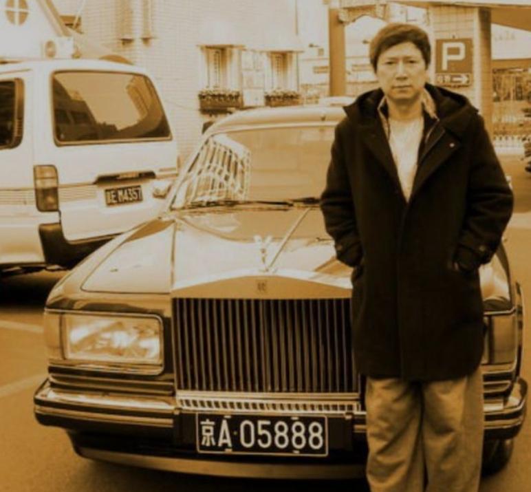 李春平31岁娶69岁美国富婆继承百亿遗产一回国就捐了6亿