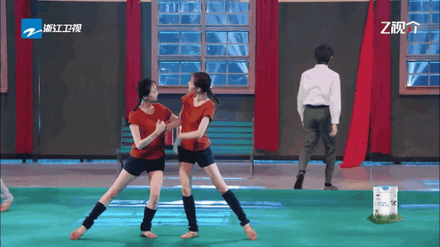 芳华6年后钟楚曦和苗苗在一起看合影才知冯小刚眼光多毒