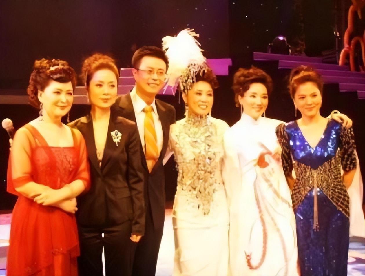 回顾黄梅戏吴亚玲24岁嫁院长老公成五朵金花中幸福的女人