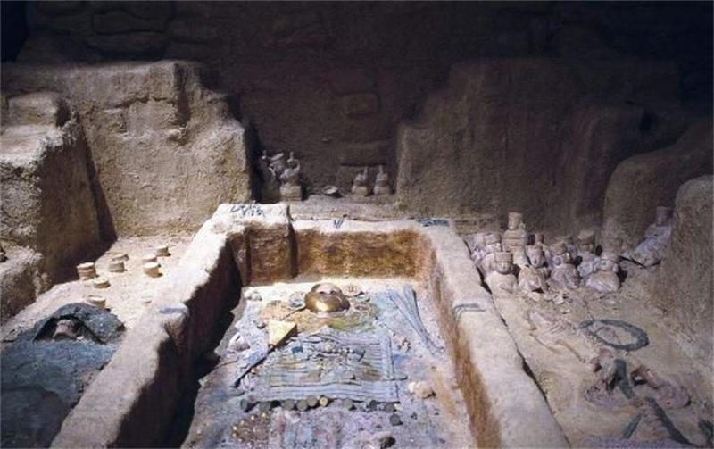 接到紧急通知,郊外的一处果园下,宋朝一承议郎的墓葬遭到盗墓贼挖掘