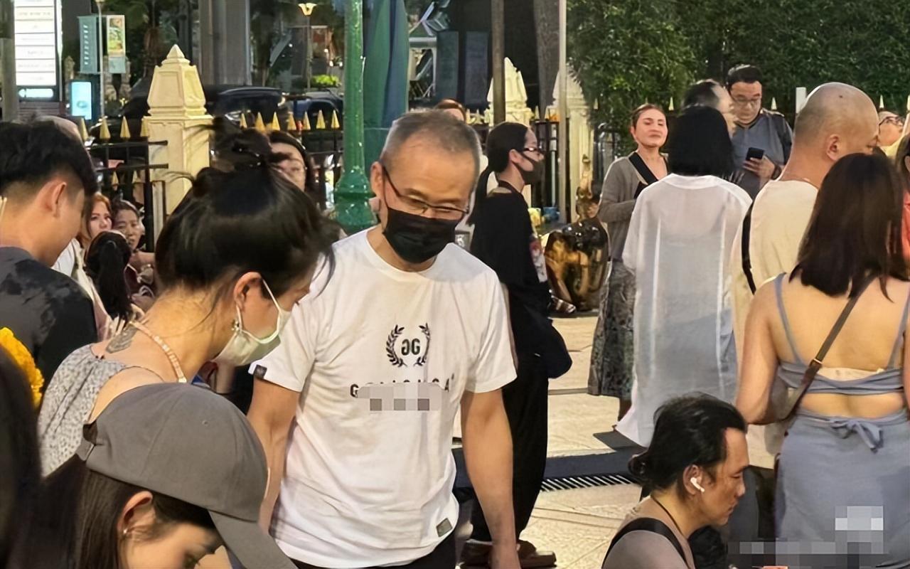 古天乐现身泰国拜四面佛送4头金象眼神上热搜王石夫妇也在