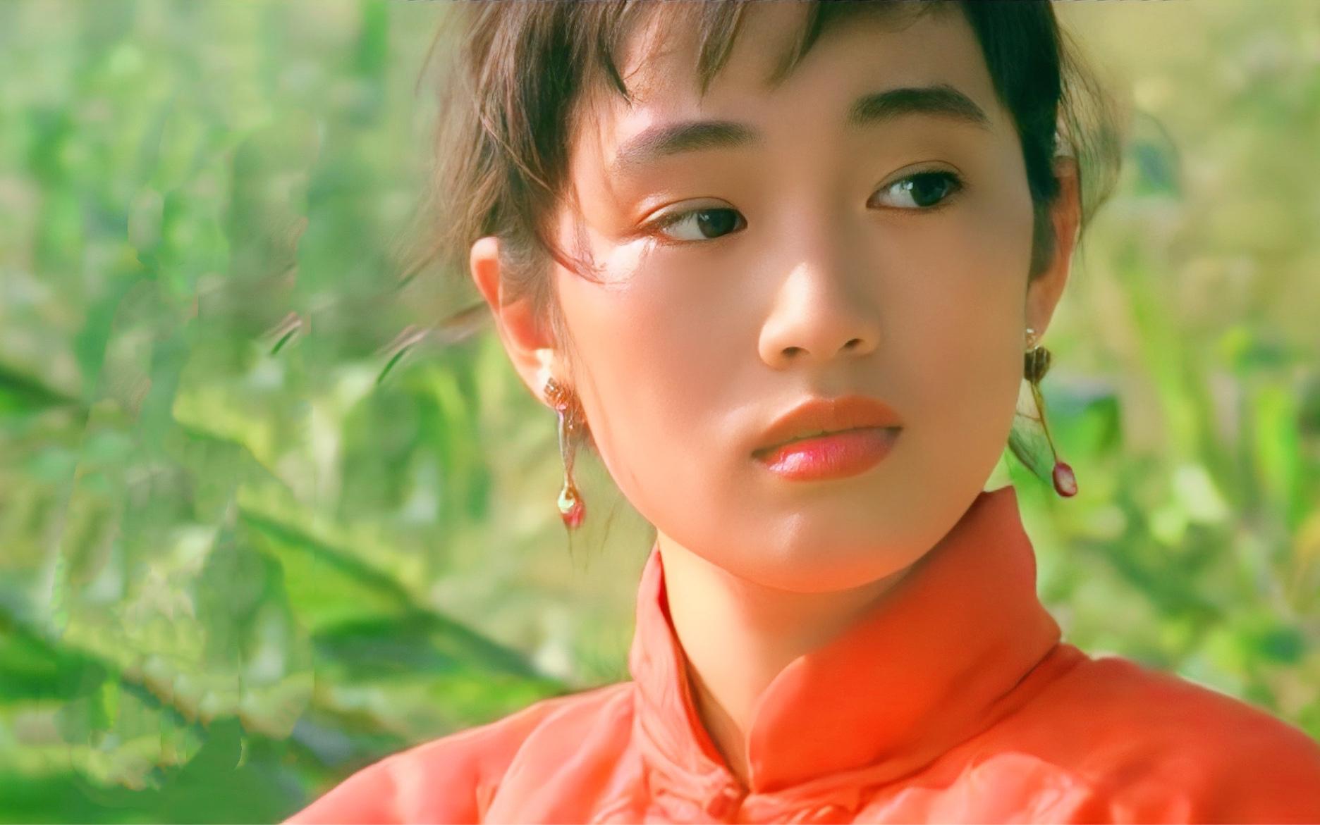 把57岁巩俐和54岁陈红放在一起看,我才彻底明白,什么叫顶级骨相