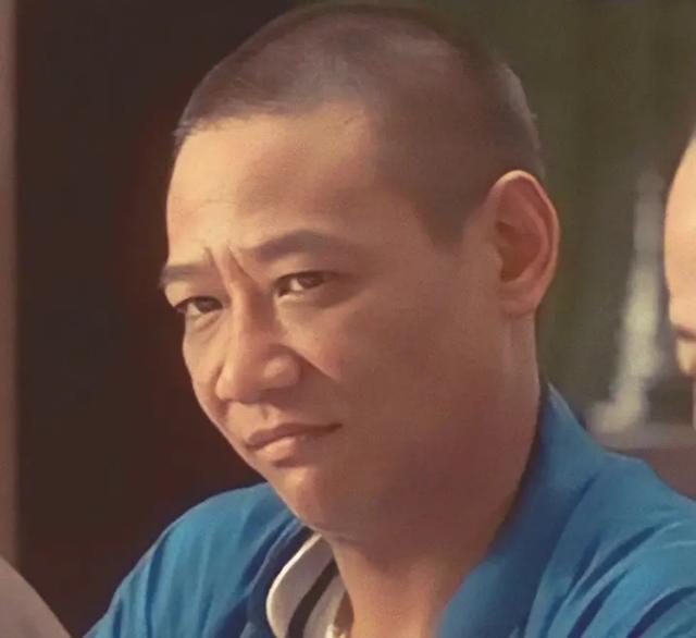 演员何家驹:3天输掉千万身家,临终前只剩几百块,死后无人送终