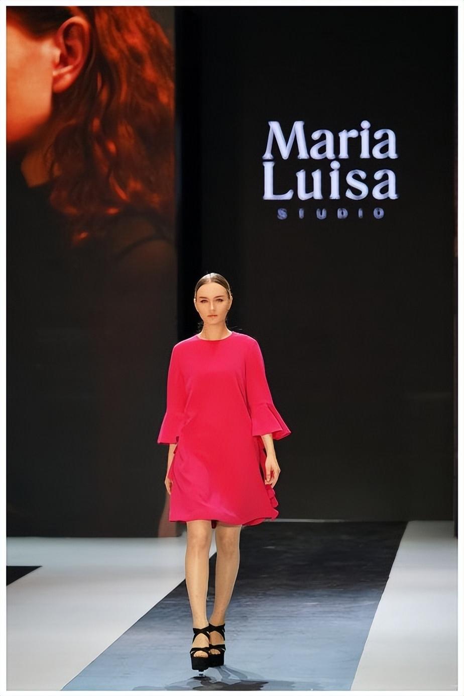 团队对视频热点的把握非常准确,从手指舞,换装,到后来的芒果哥续集