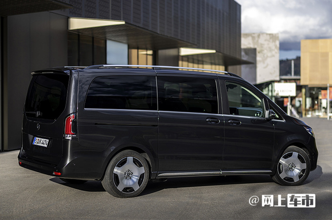 奔驰新v级街拍!迈巴赫同款外观 内饰更科技,年度最佳mpv?