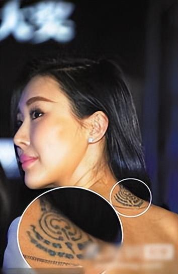 王石夫妇泰国下跪拜佛还愿田朴珺脖颈纹身瞩目3岁女儿疑随行