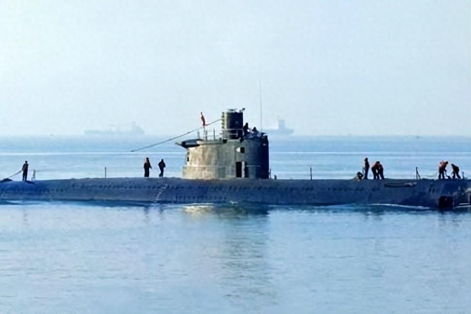 回顾渔民发现一潜艇将门打开后70具海军遗体躺在里面