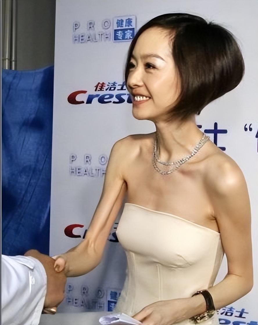 好家伙41岁贾玲和53岁鲁豫同框饿瘦和运动瘦的差距一目了然