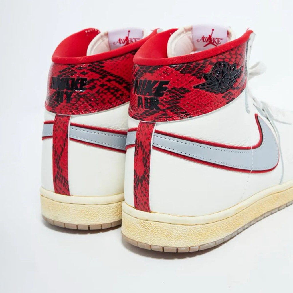 原本定于本月底登场的 awake ny x jordan air ship,突然宣布了一波 "