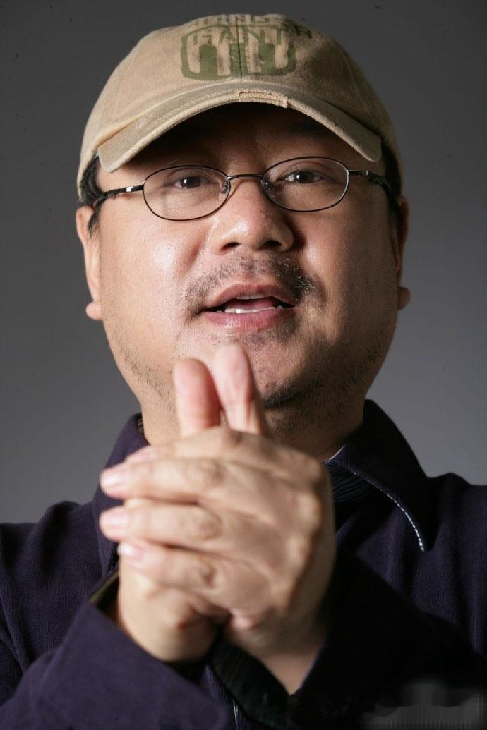 范伟先后出演了《芳香之旅》,《非诚勿扰》等热门电影,这对一个以小品