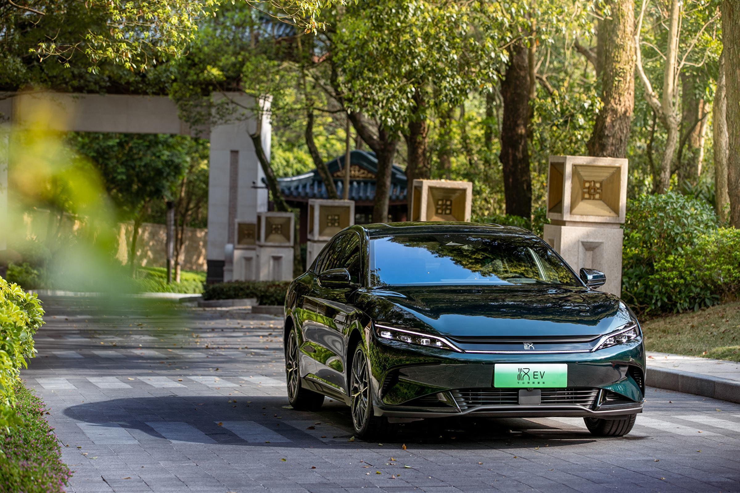 阻止宾利车主打人的律师被比亚迪奖励20万,律师:我先还房贷