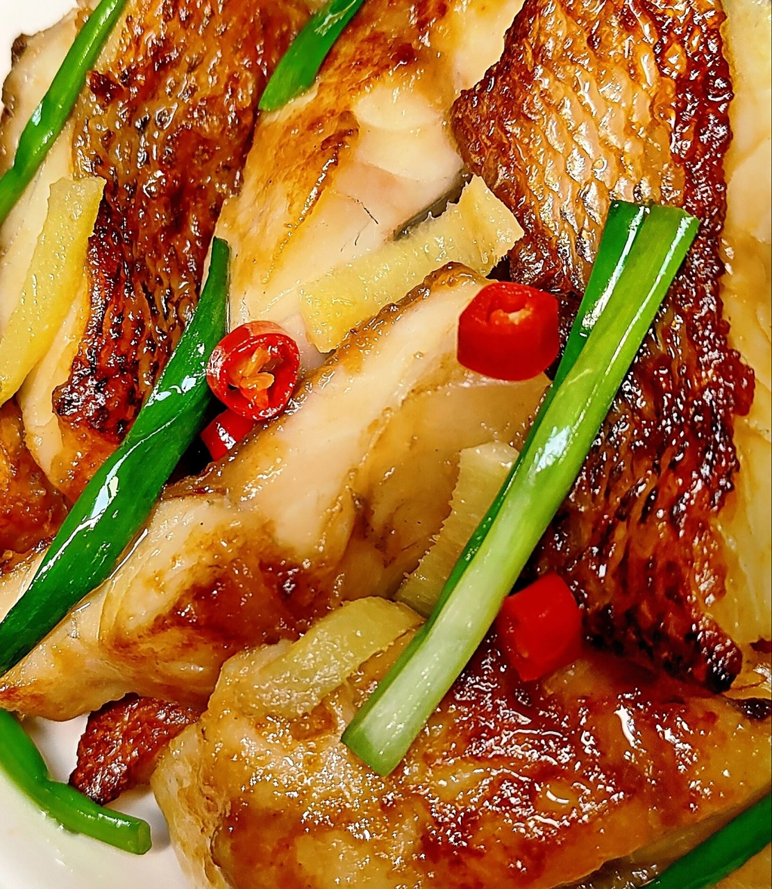 做法: 166鲈鱼洗净片开切小段,加入少许盐糖胡椒粉772勺生抽77