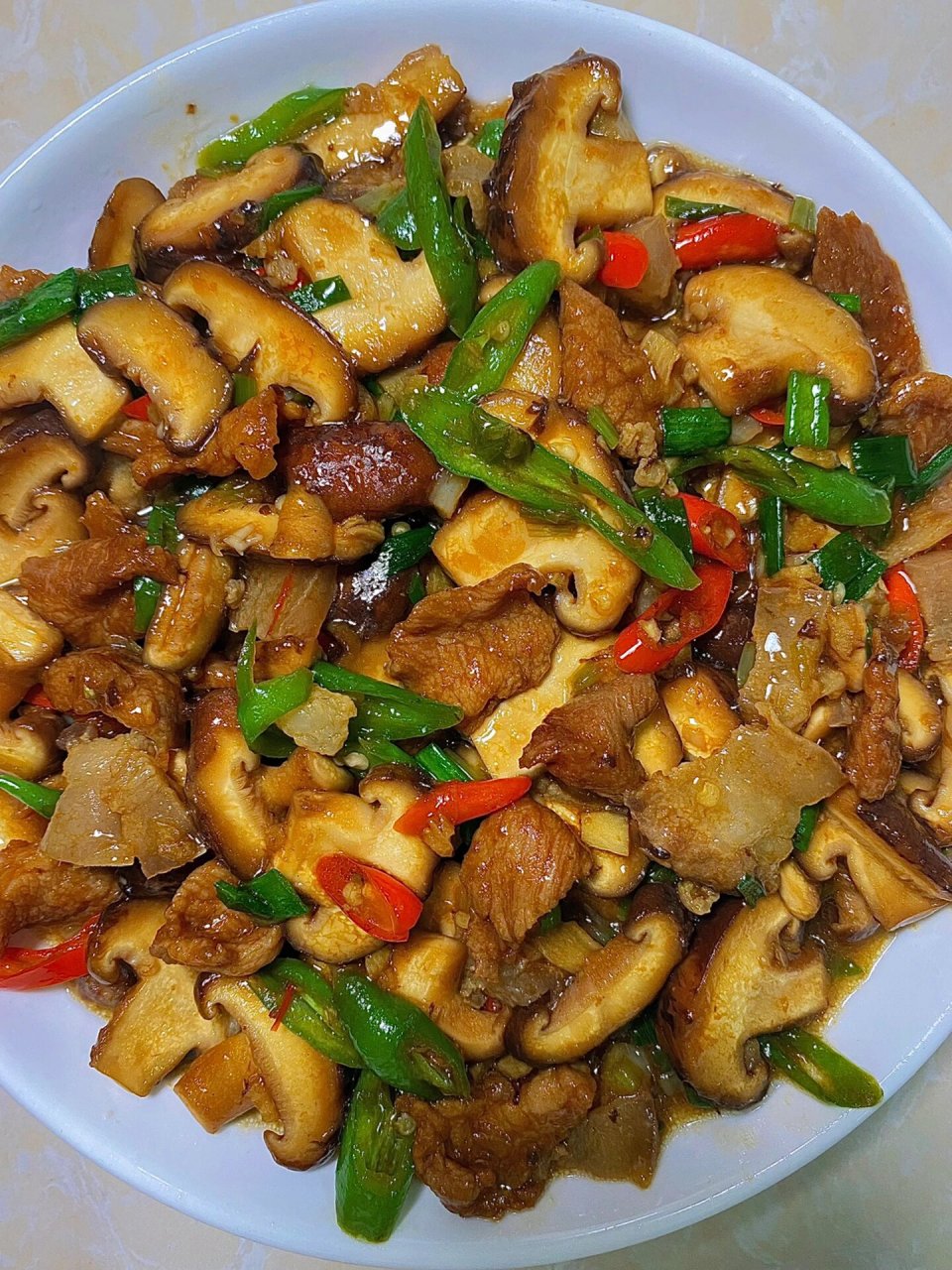 有一天,我突然很想吃香菇炒肉,但又不想吃外面的.