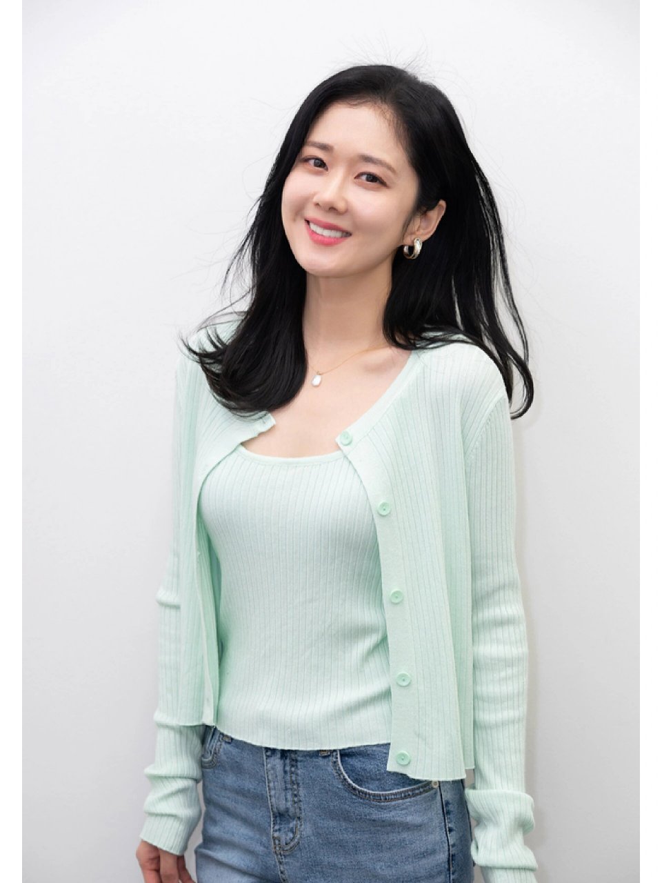 43岁张娜拉近照,素颜出镜宛如"少女"  我看到这组 43 岁韩星张娜拉的