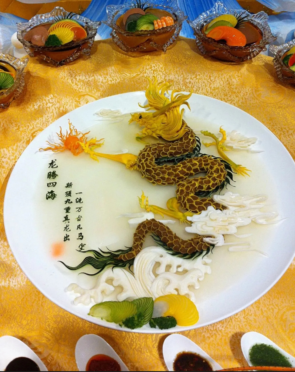 经常看到网上不了解中餐的外国人说中餐摆盘不精致[笑哭].