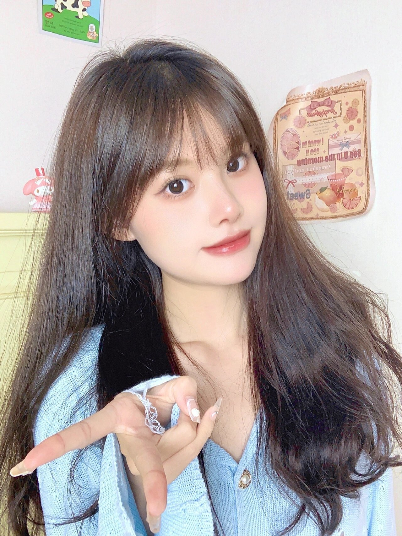 1 双手手掌张可爱的女孩自拍照片女生可爱自拍自然自拍女孩子图片