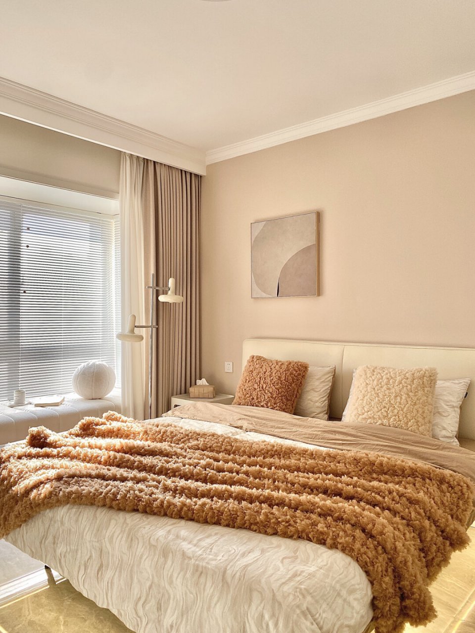 其余杏子灰 装修初期就纠结选什么颜色窗帘 因为卧室采光不好 就听了