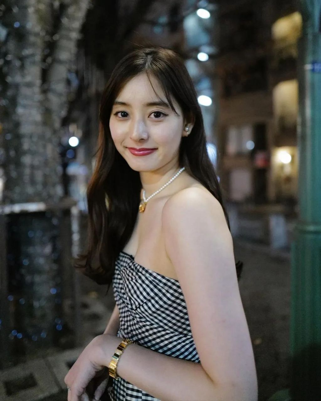 新木优子,1993年12月15日出生,身高1米65,拥有令人羡慕的匀称身材和