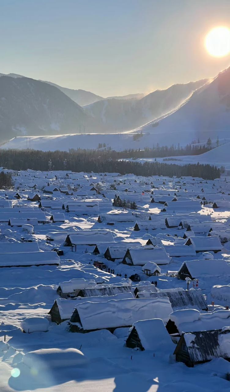 因为封路呆在禾木的三天 经历了暴雪和天晴 在寒风中等待一场日落