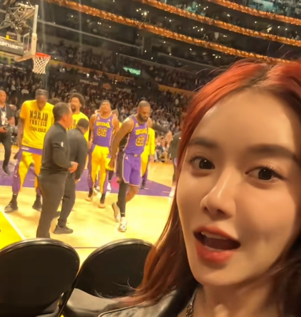 nba女解说员美娜图片