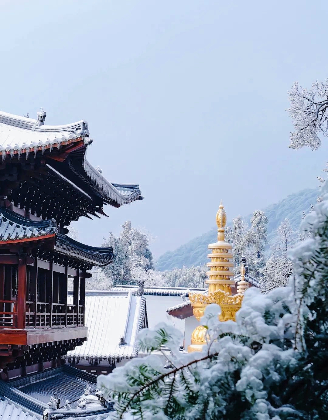 雪中的径山万寿禅寺身着银装潜入山川充满了禅意