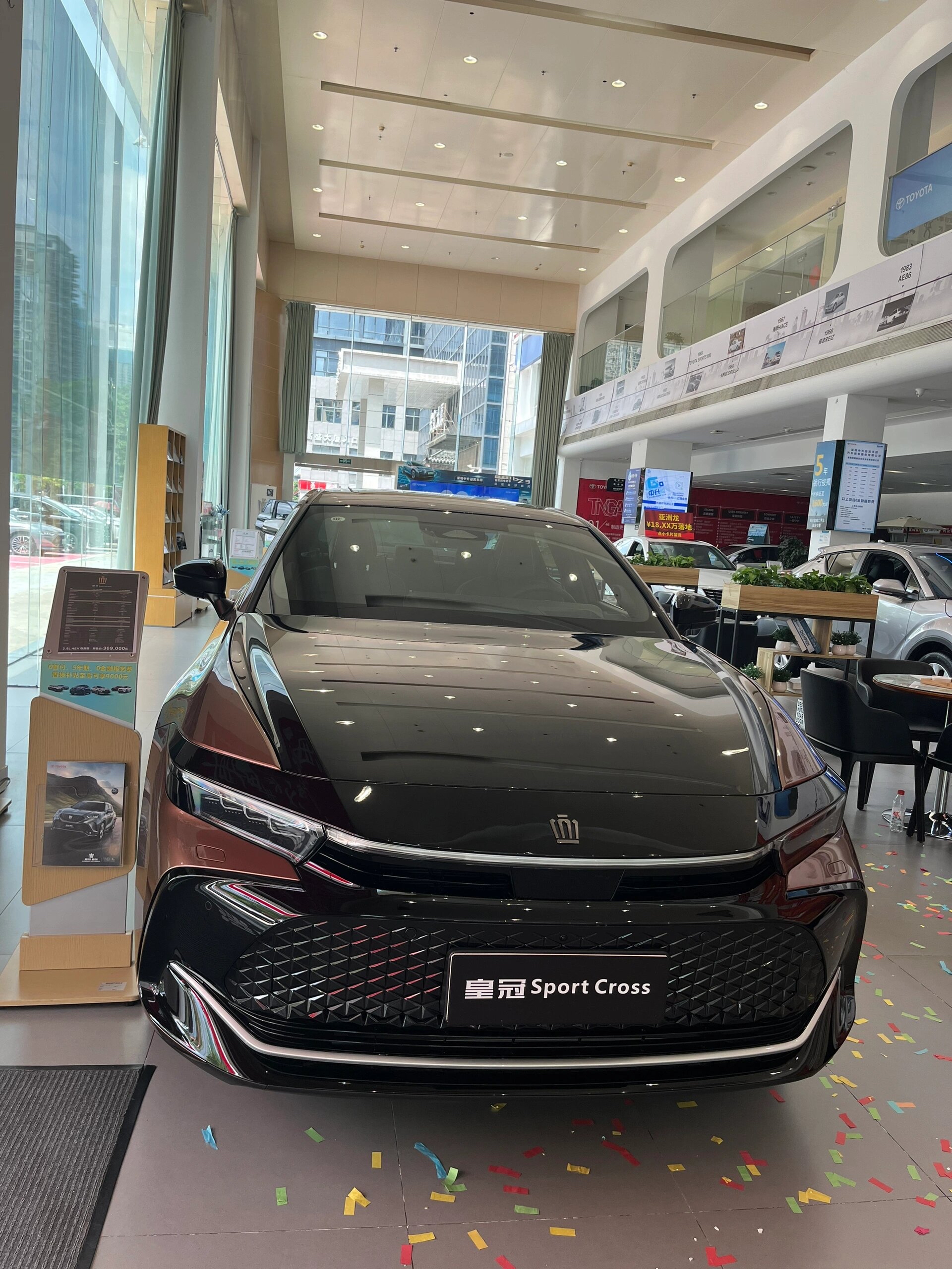 "丰田皇冠sport亮相,2.4t引擎重塑轿跑典范?