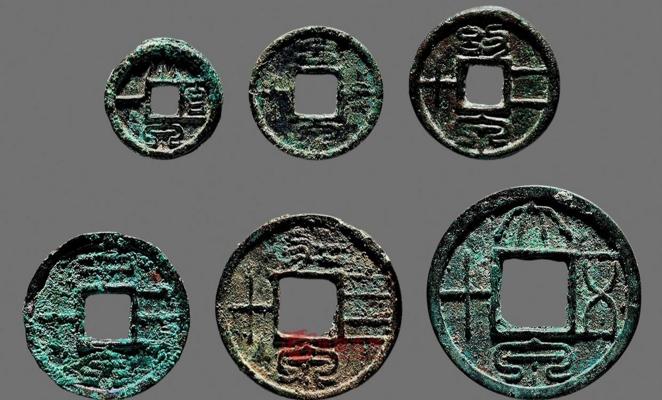 新莽王朝王莽发行的货币  1,大泉五十; 2,小泉直一; 3,货泉; 4,布泉