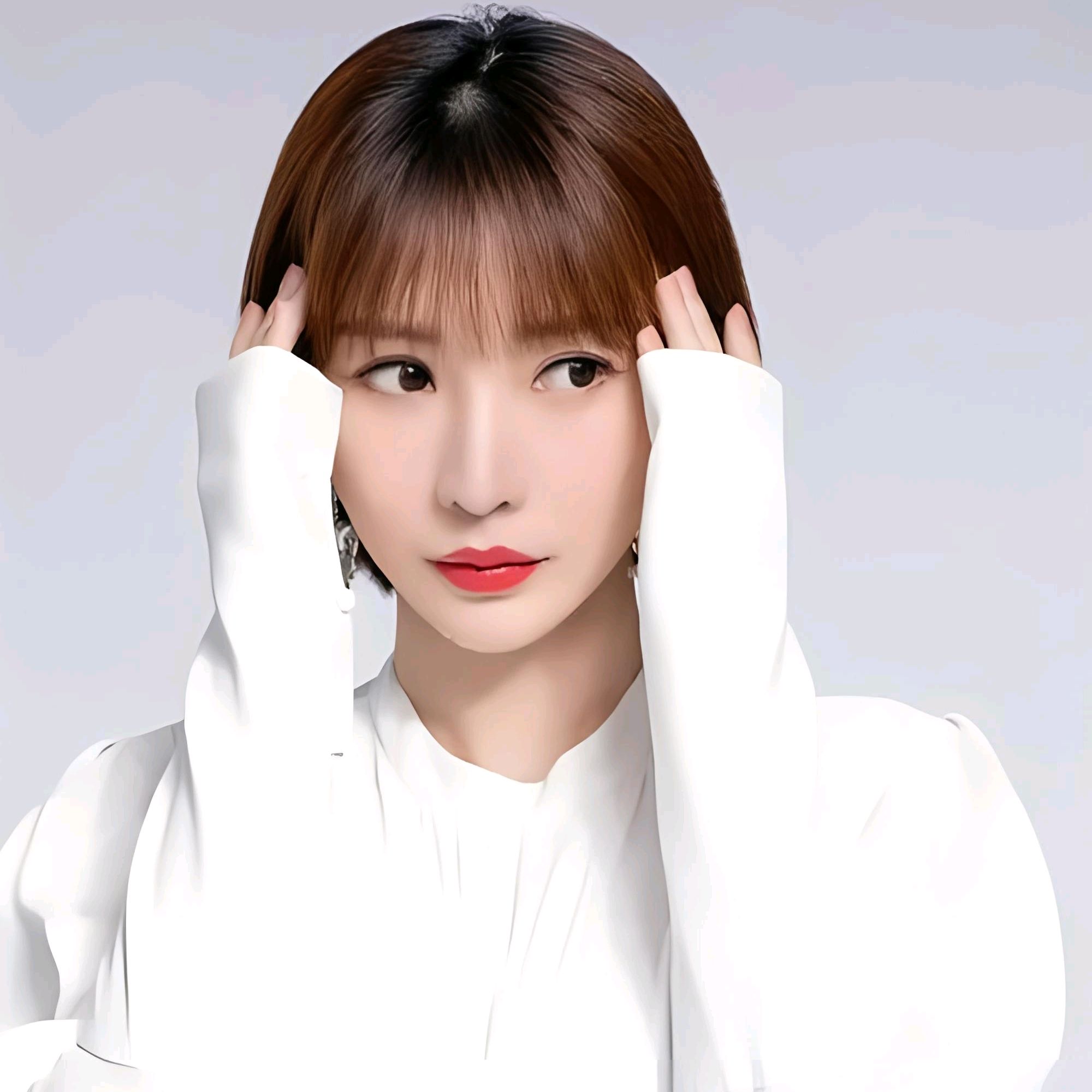 柳岩护士装惊艳亮相辽宁春晚,温柔与专业并存引热议