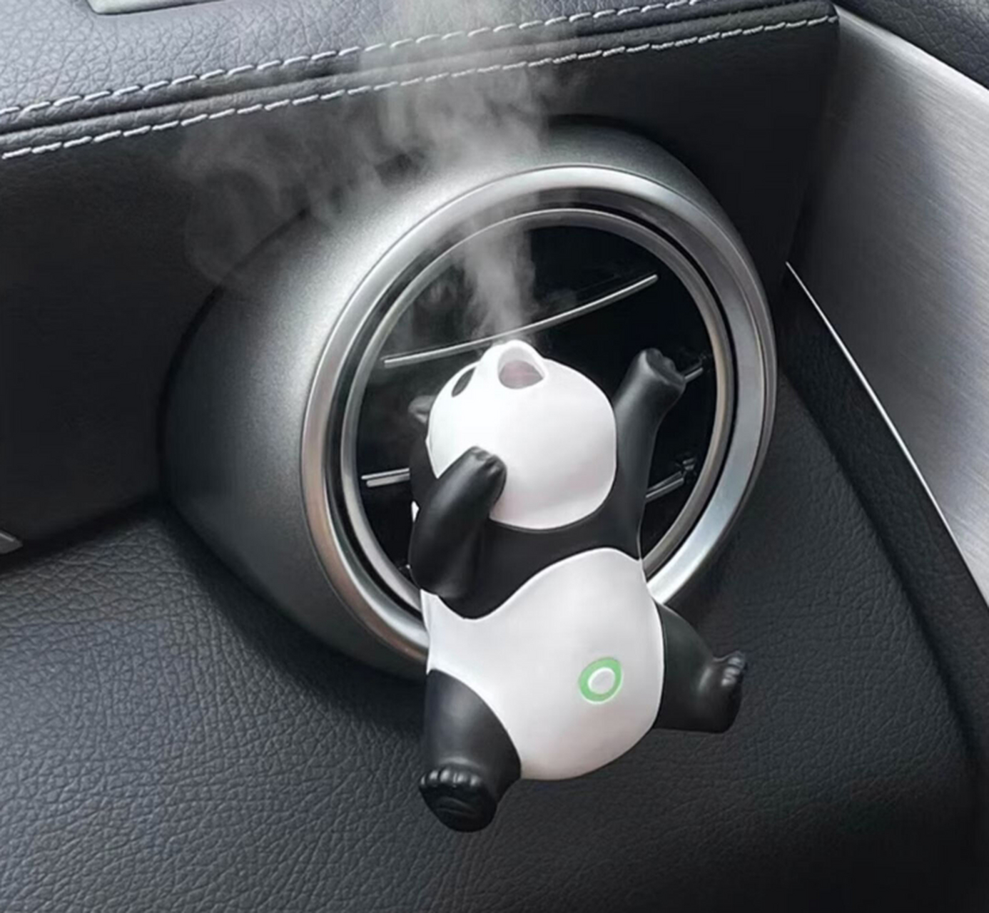 车载香薰是一种可以安装在车辆内部的装置,用于散发香气和提供舒适