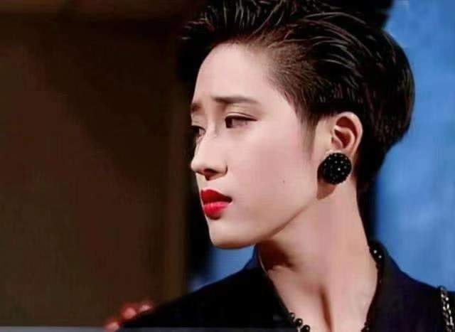 回顾一代玉女周慧敏有人为她终生不娶她却嫁了一个负心人