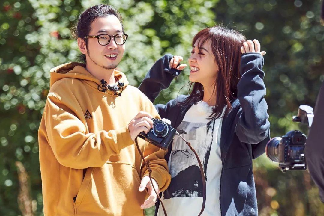 就在人们还没有将她和前男友三年的感情纠葛理清楚的时候,陈意涵突然