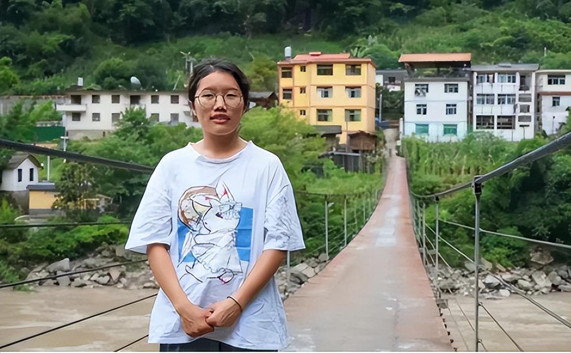 回顾云南女孩每天溜索横跨怒江上学长大后她的选择让人意外