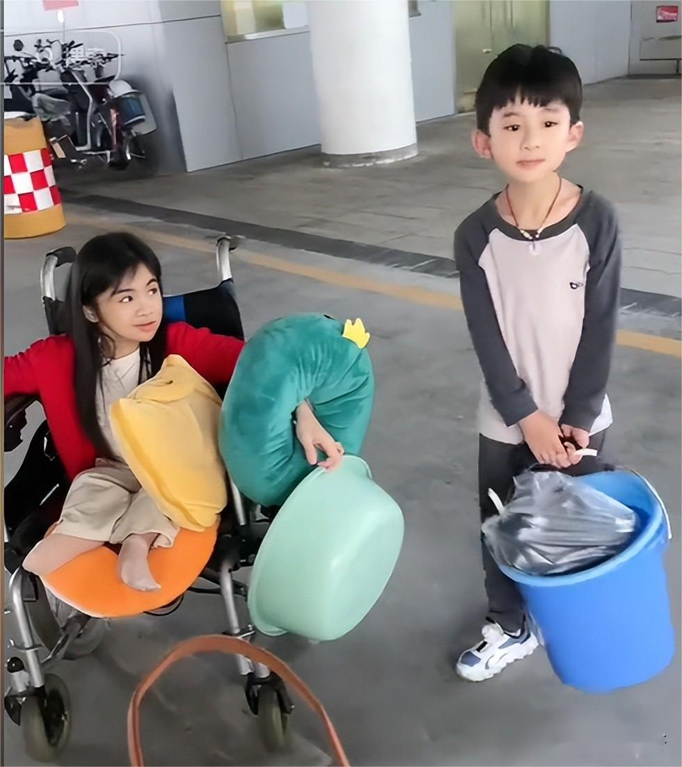 婚后的半年里,彭康丽怀孕了,除了她自己,所有人都感到了担忧,以她现在