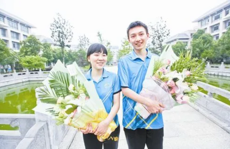 回顾拒绝被保送清华只为体验高考的贺维艺如今怎么样了