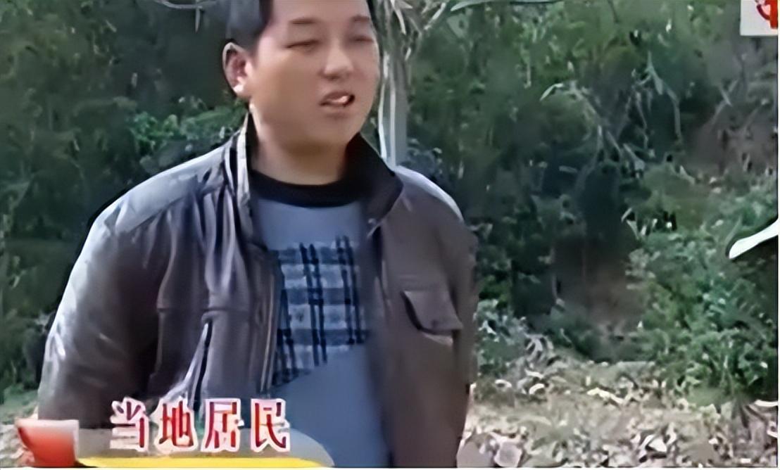 这个不断发愁的老汉名为黎亚勋,因为不努力导致的过分贫穷和非常一般