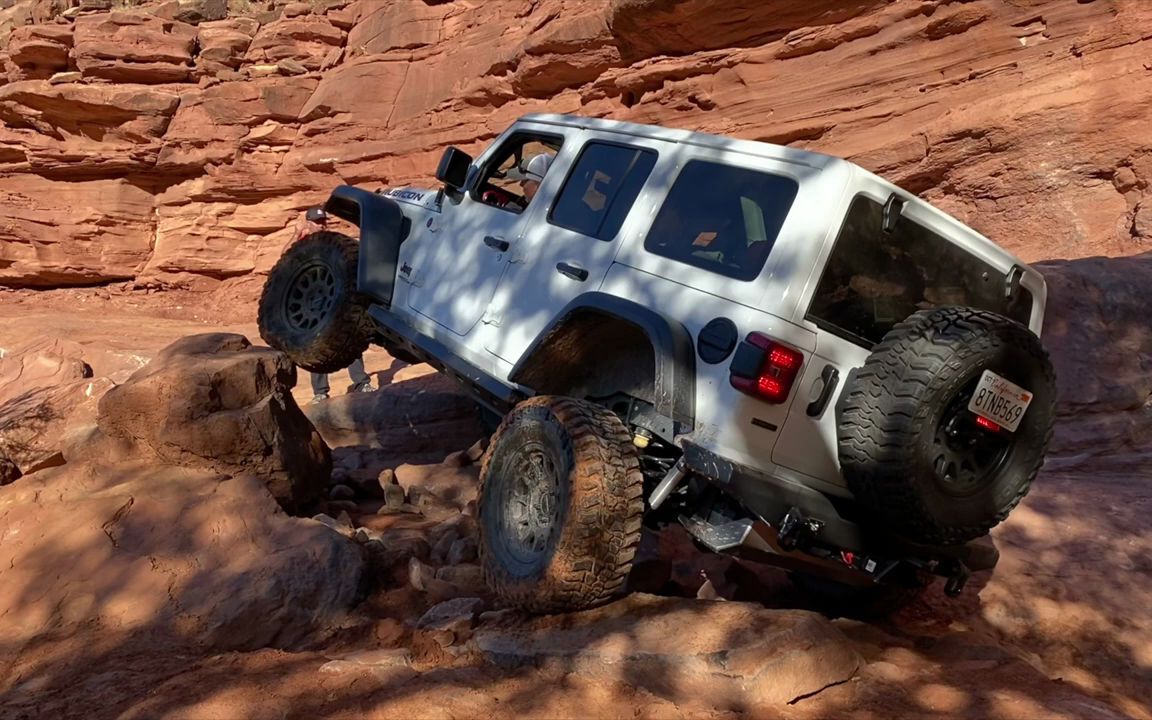 看起来很有用的"发动机护板",真有必要安装吗?内行人说了实话