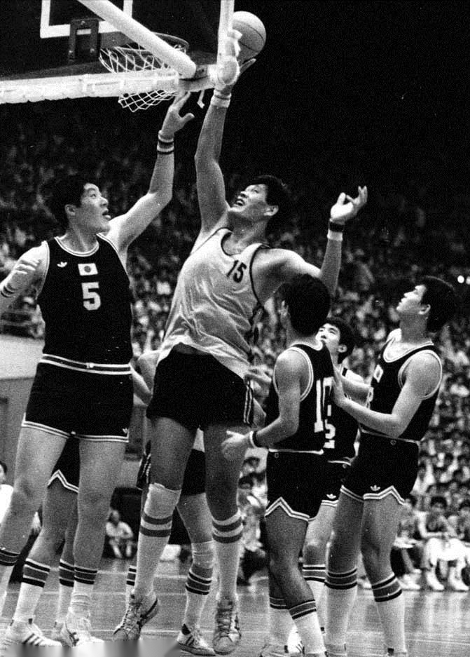 穆铁柱的人生路22岁参军入伍打球59岁病逝妻子为他悲痛